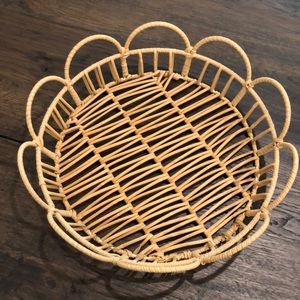 Woven serving tray basket